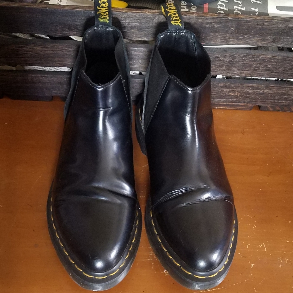 Dr martens pointed leather Chelsea boots